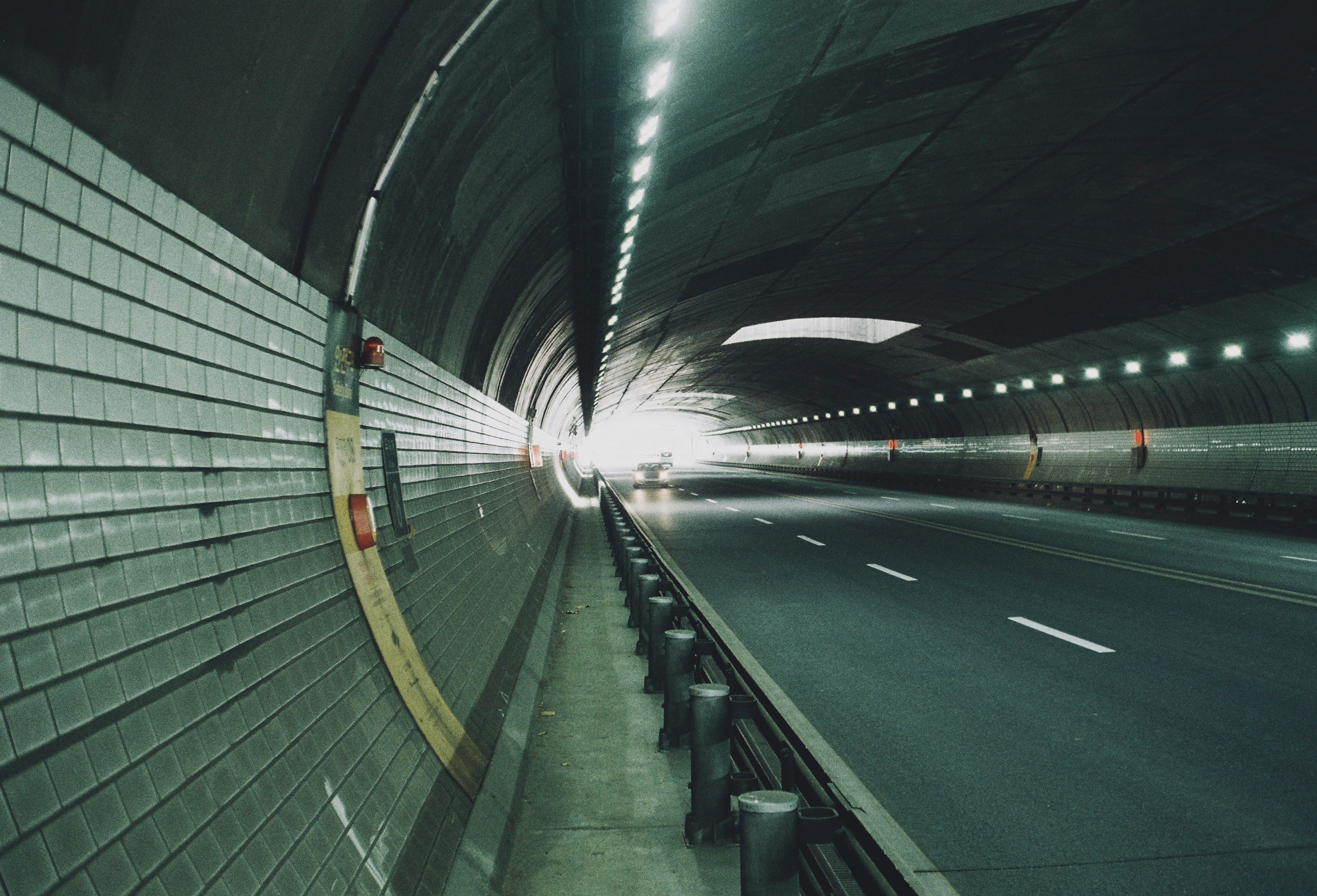 TUNNEL